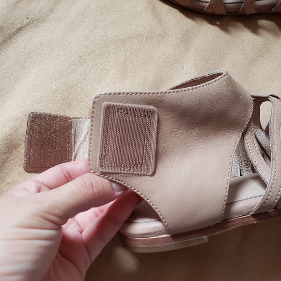 Eileen Fisher Leather Gladiator Sandal Sand - Picture 5 of 6